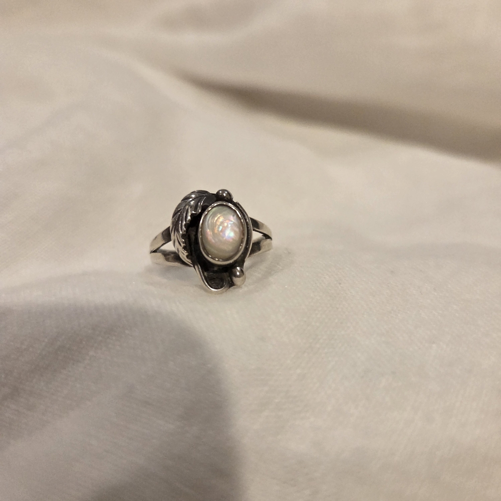 Elegant Silver Pearl Ring